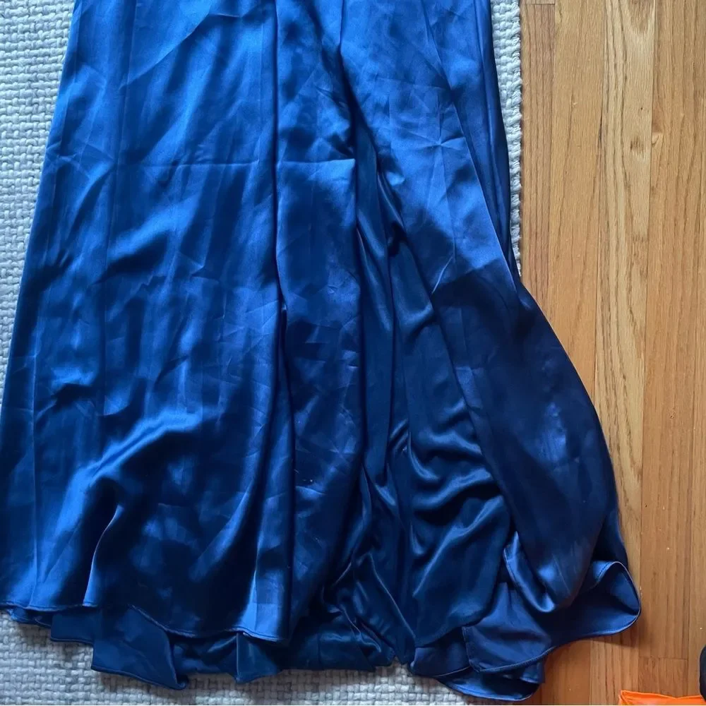 Mac Duggal Blue Satin V Neck Long Sleeve Pleated Gown 4 - Picture 5 of 5